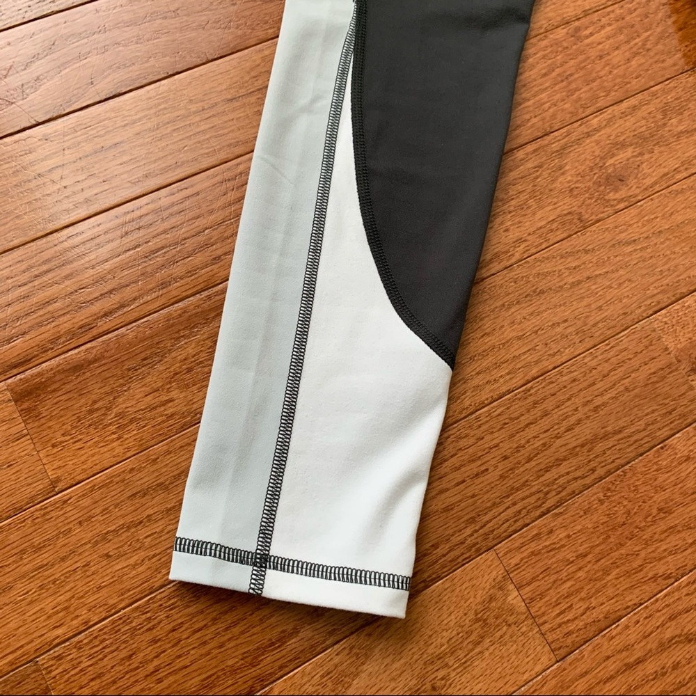 UA Heat Gear Hi-rise Fitted Workout Leggings - Picture 5 of 10